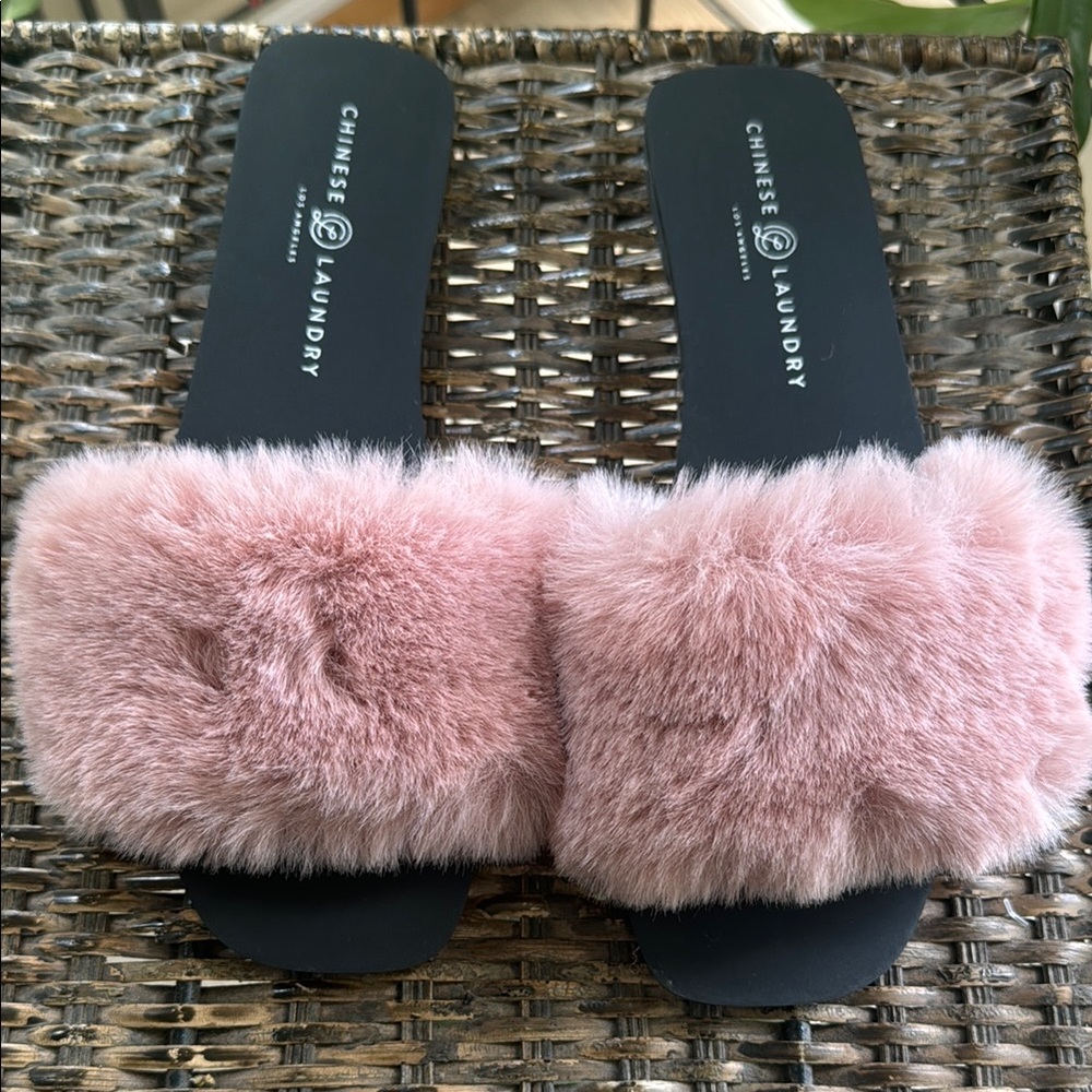 Chinese‎ Laundry Pink and Black Furry Slides Women’s Size 7